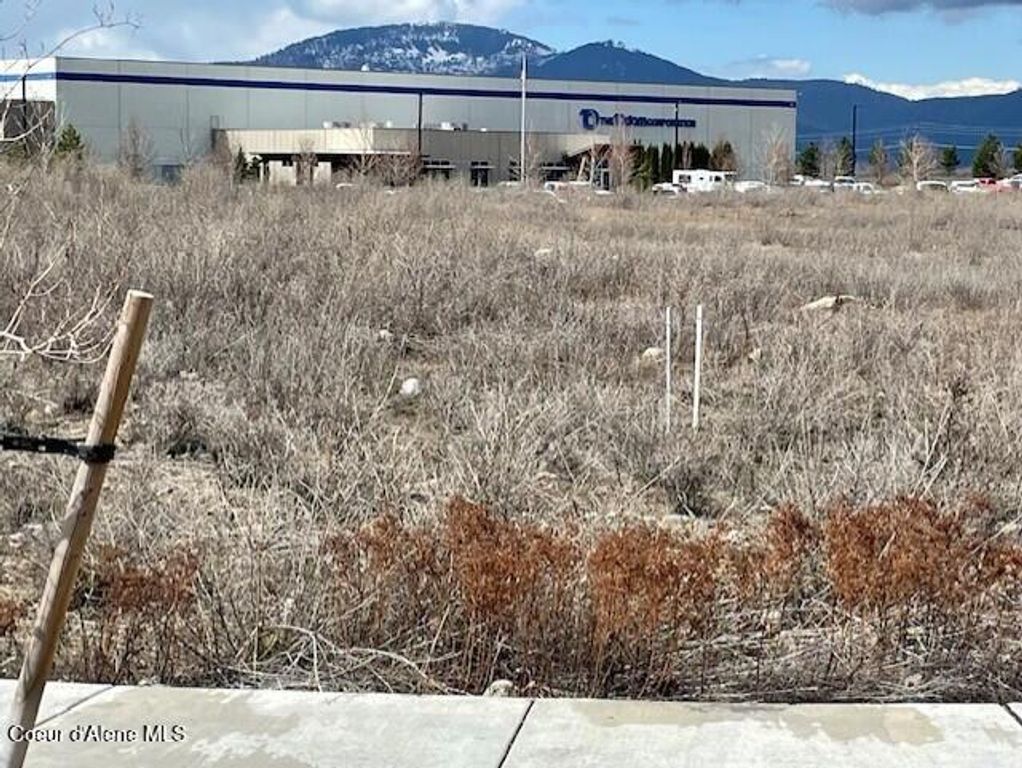 577 W FRYEBURG AVE, Hayden, ID 83835 photo 4