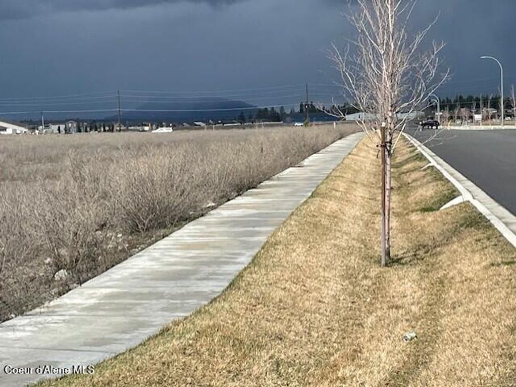 577 W FRYEBURG AVE, Hayden, ID 83835 photo 5