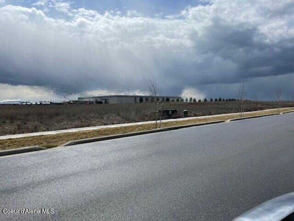 577 W FRYEBURG AVE, Hayden, ID 83835 photo 6