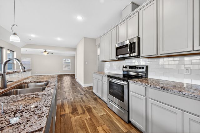 627 N Preston Avenue, Van Alstyne, TX 75495