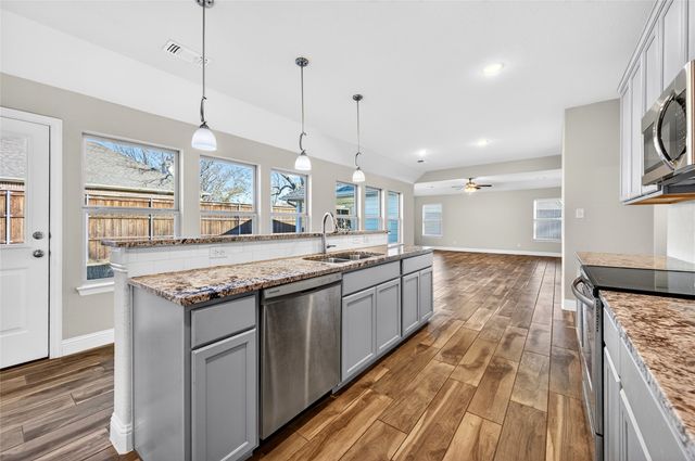 627 N Preston Avenue, Van Alstyne, TX 75495