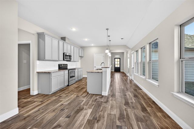 627 N Preston Avenue, Van Alstyne, TX 75495