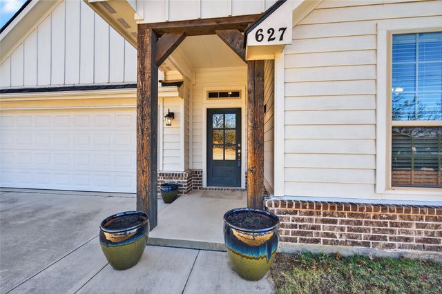 627 N Preston Avenue, Van Alstyne, TX 75495