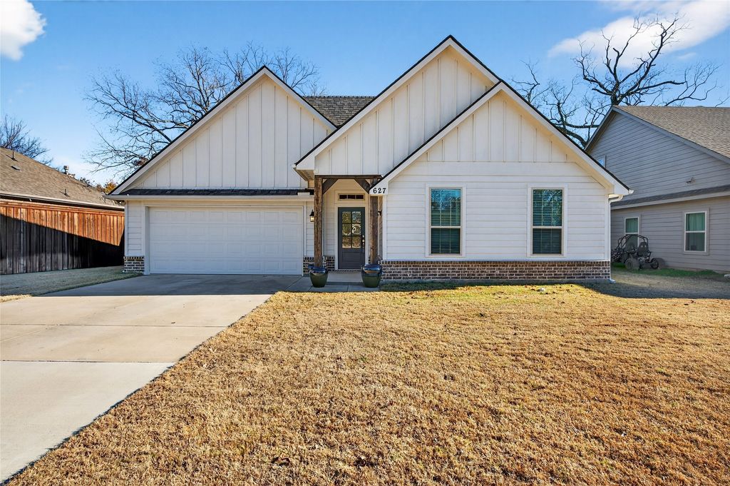 627 N Preston Avenue, Van Alstyne, TX 75495