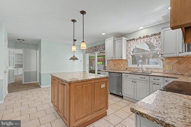 6 LOMBARDY DR, Wilmington, DE 19803