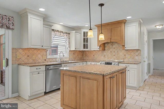6 LOMBARDY DR, Wilmington, DE 19803