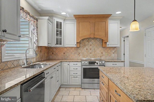 6 LOMBARDY DR, Wilmington, DE 19803