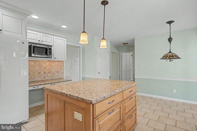 6 LOMBARDY DR, Wilmington, DE 19803