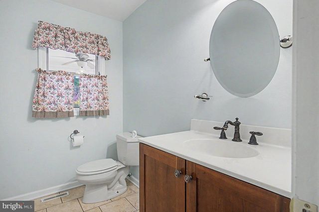 6 LOMBARDY DR, Wilmington, DE 19803