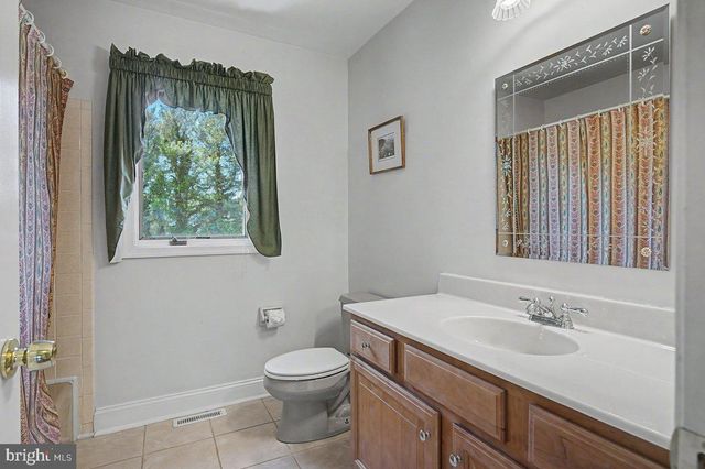 6 LOMBARDY DR, Wilmington, DE 19803