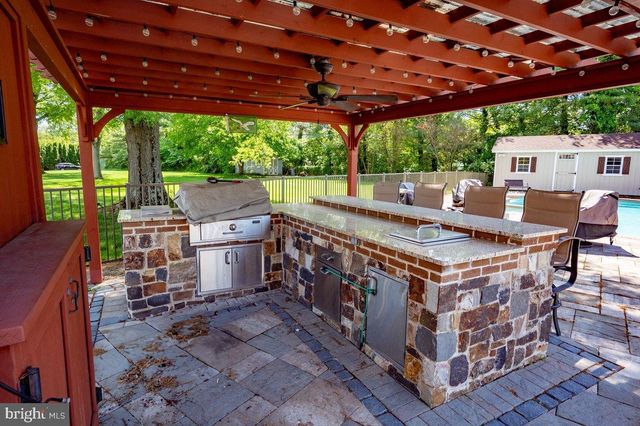 6 LOMBARDY DR, Wilmington, DE 19803