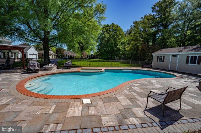 6 LOMBARDY DR, Wilmington, DE 19803