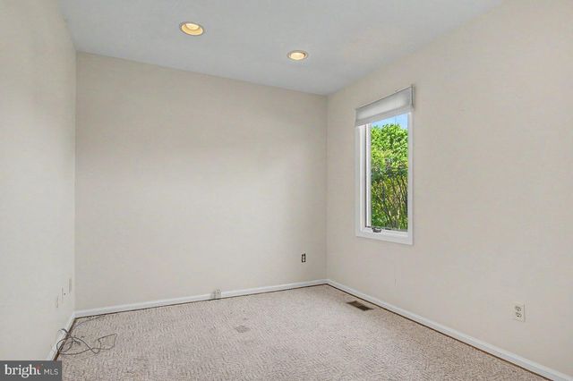 6 LOMBARDY DR, Wilmington, DE 19803