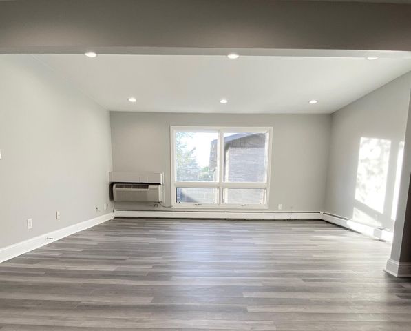 1575 Cherboneau Place 61, Detroit, MI 48207