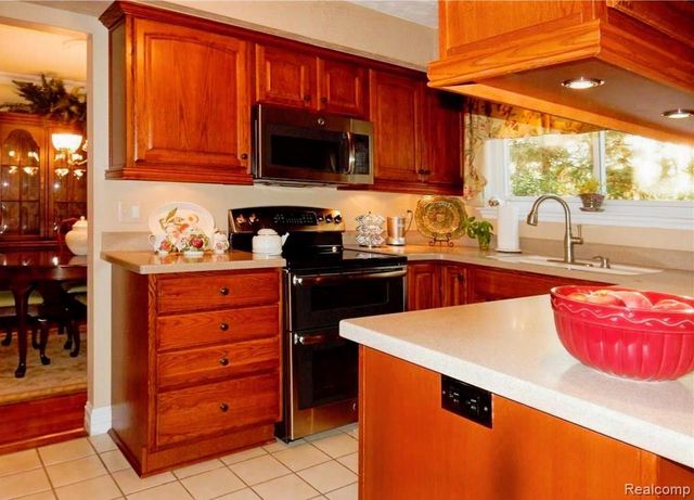 9828 Rose Street, Taylor, MI 48180