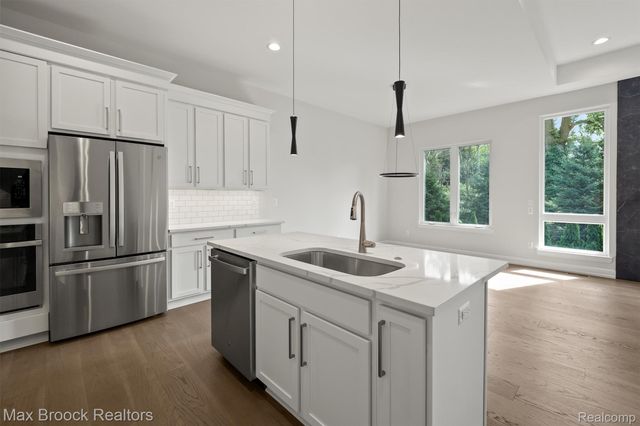 7477 Gramercy Circle 17, West Bloomfield Charter Township, MI 48322