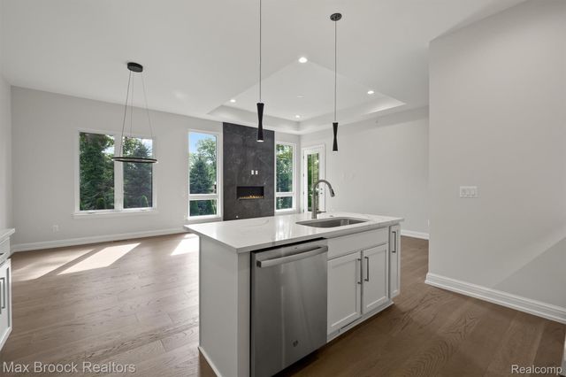 7477 Gramercy Circle 17, West Bloomfield Charter Township, MI 48322