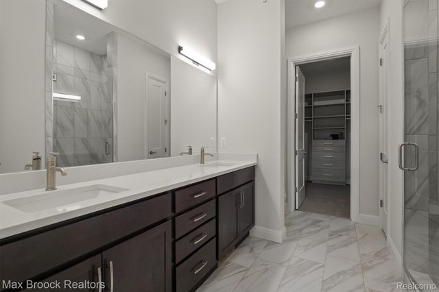 7477 Gramercy Circle 17, West Bloomfield Charter Township, MI 48322