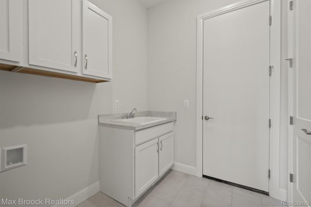 7477 Gramercy Circle 17, West Bloomfield Charter Township, MI 48322