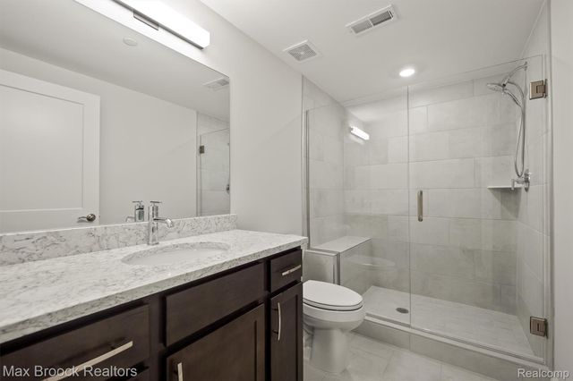 7477 Gramercy Circle 17, West Bloomfield Charter Township, MI 48322