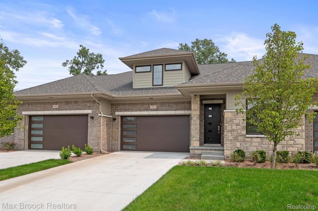 7477 Gramercy Circle 17, West Bloomfield Charter Township, MI 48322