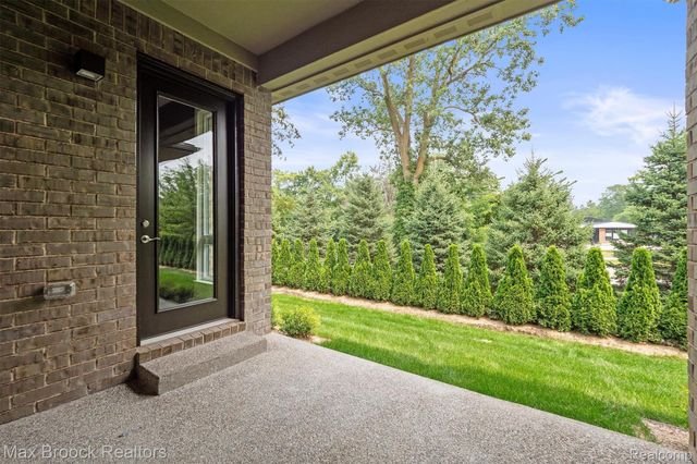 7477 Gramercy Circle 17, West Bloomfield Charter Township, MI 48322