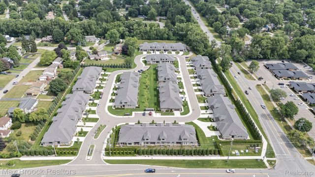 7477 Gramercy Circle 17, West Bloomfield Charter Township, MI 48322