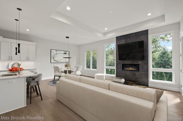 7477 Gramercy Circle 17, West Bloomfield Charter Township, MI 48322