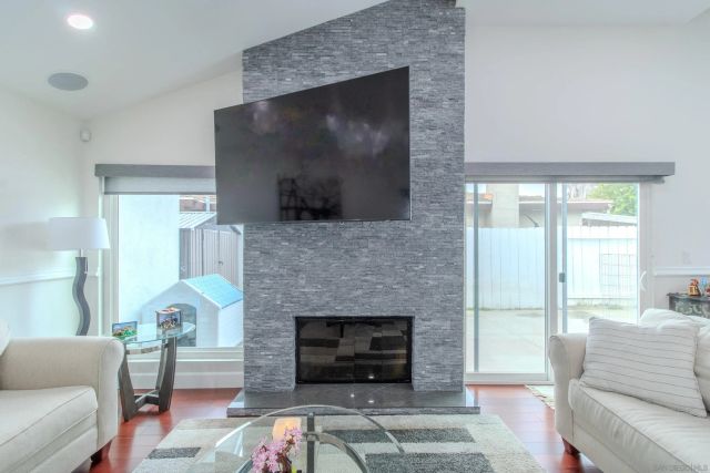 619 S Midway Dr, Escondido, CA 92027