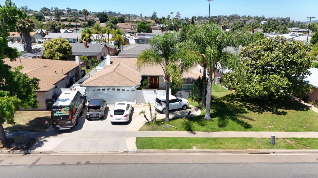 619 S Midway Dr, Escondido, CA 92027
