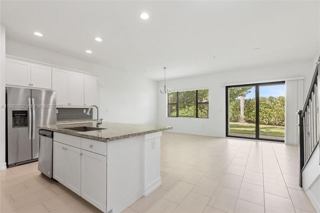 11524 SW 16th St, Pembroke Pines, FL 33025