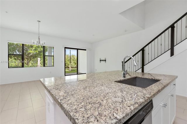 11524 SW 16th St, Pembroke Pines, FL 33025