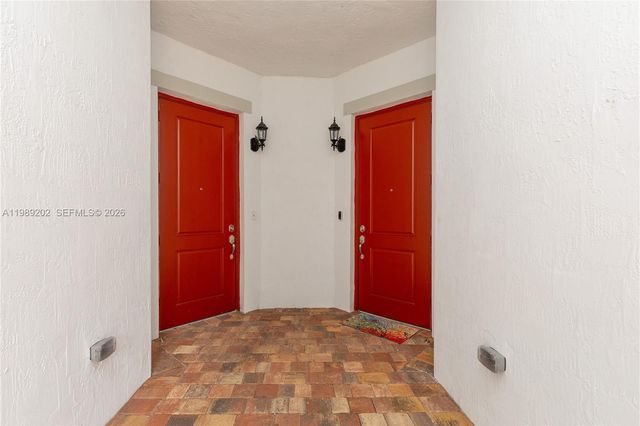 11524 SW 16th St, Pembroke Pines, FL 33025