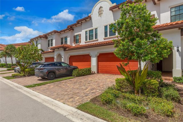 11524 SW 16th St, Pembroke Pines, FL 33025