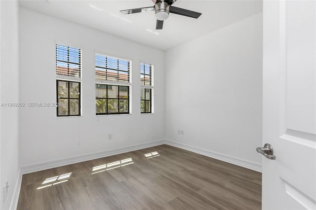 11524 SW 16th St, Pembroke Pines, FL 33025