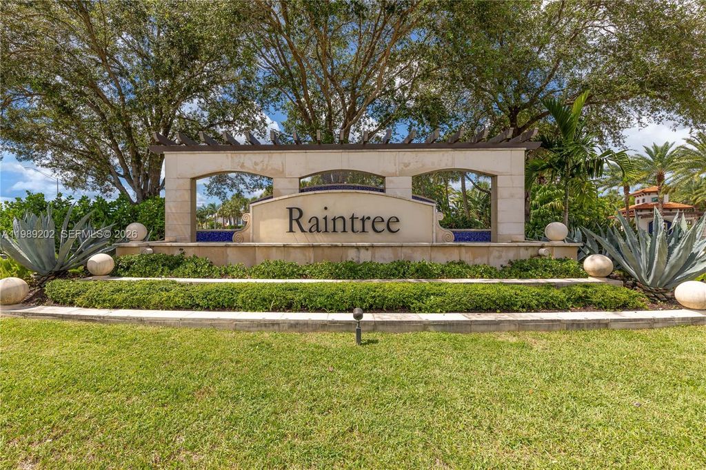 11524 SW 16th St, Pembroke Pines, FL 33025