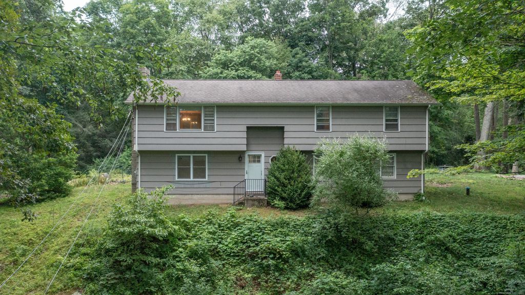 16 Skidmore Lane, Newtown, CT 06482