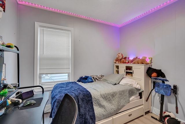 433 Lincoln St, Lowell, MA 01852
