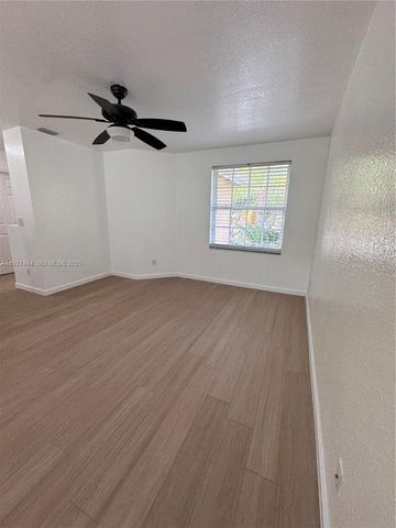 4950 Pelican Mnr, Coconut Creek, FL 33073