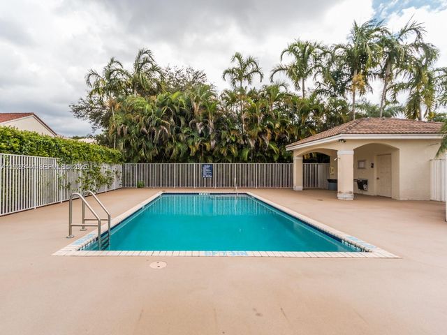 4950 Pelican Mnr, Coconut Creek, FL 33073