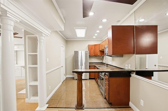 2100 Tanglewilde Street 537, Houston, TX 77063
