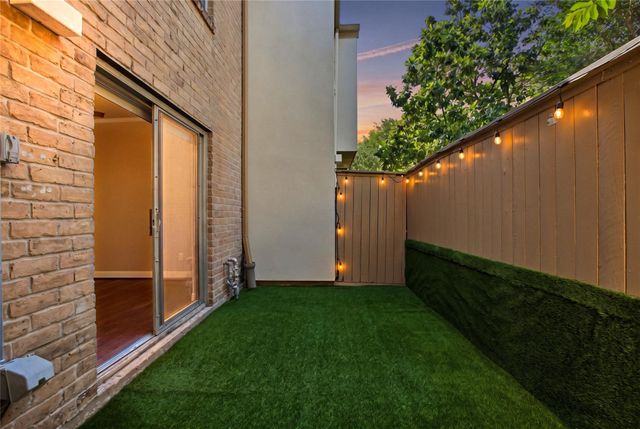 2100 Tanglewilde Street 537, Houston, TX 77063