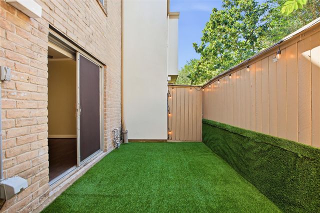 2100 Tanglewilde Street 537, Houston, TX 77063
