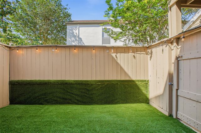 2100 Tanglewilde Street 537, Houston, TX 77063