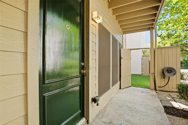 2100 Tanglewilde Street 537, Houston, TX 77063
