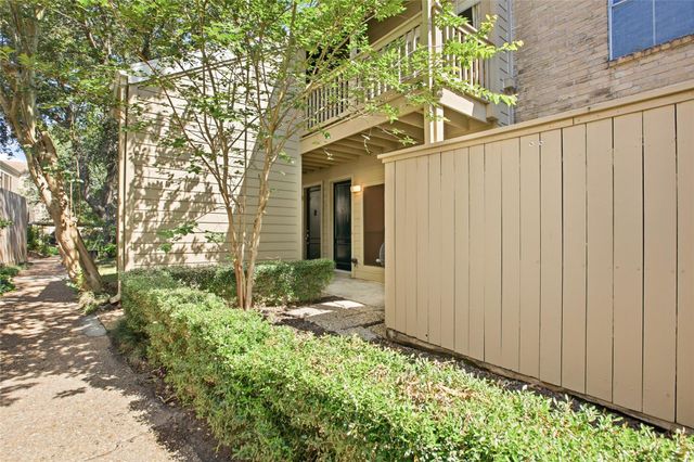 2100 Tanglewilde Street 537, Houston, TX 77063