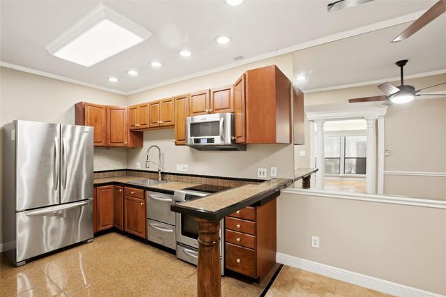 2100 Tanglewilde Street 537, Houston, TX 77063