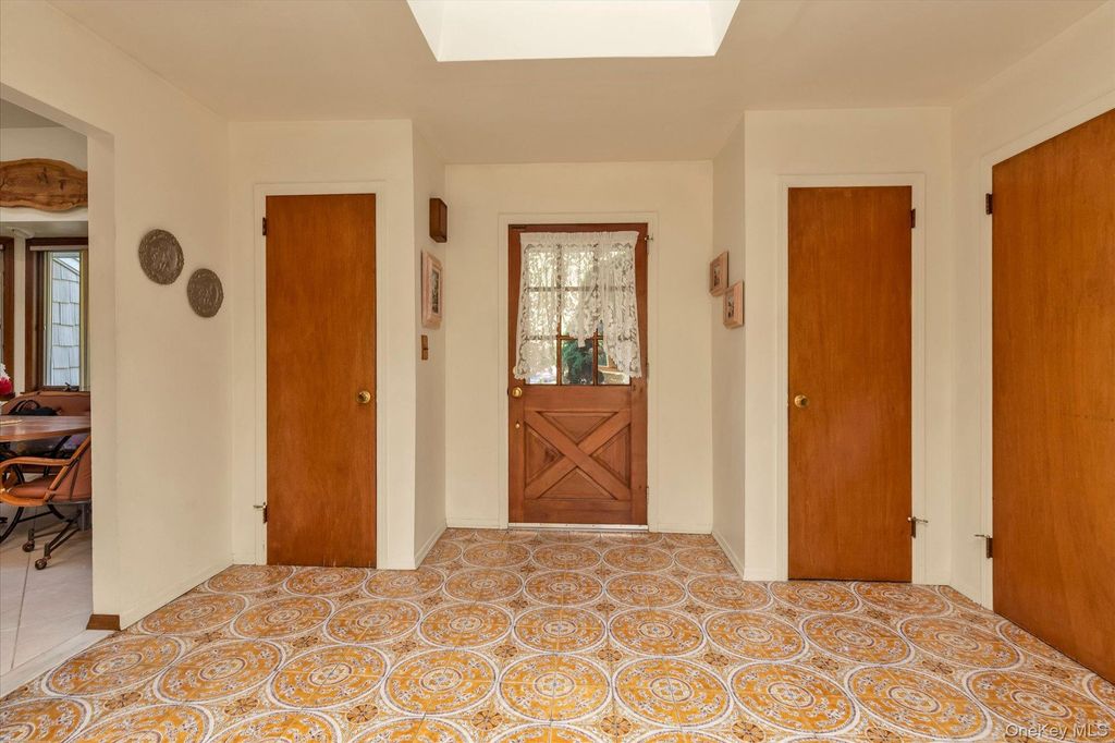 4 Partridge Lane, Huntington, NY 11743 — photo 2