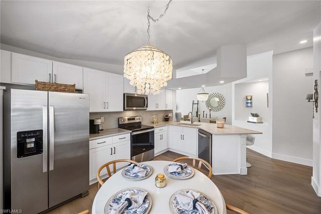 2450 Old Groves RD # 201, Naples, FL 34109