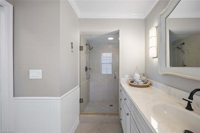 2450 Old Groves RD # 201, Naples, FL 34109